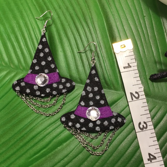5/$25 Witch hat 🧙‍♀️ Halloween earrings - Picture 2 of 2